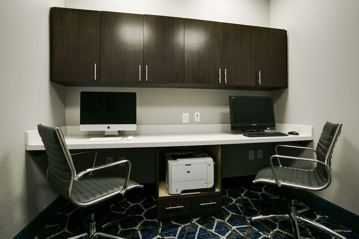 Hampton Inn & Suites Dallas / Ft. Worth Airport South