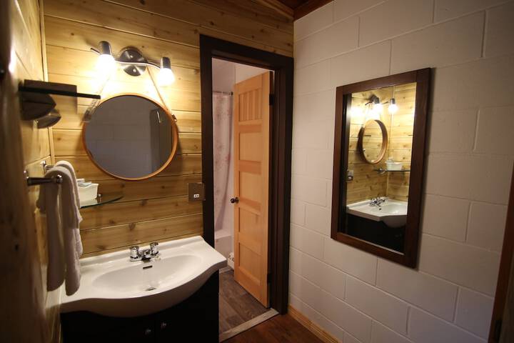 Room 28 of 33