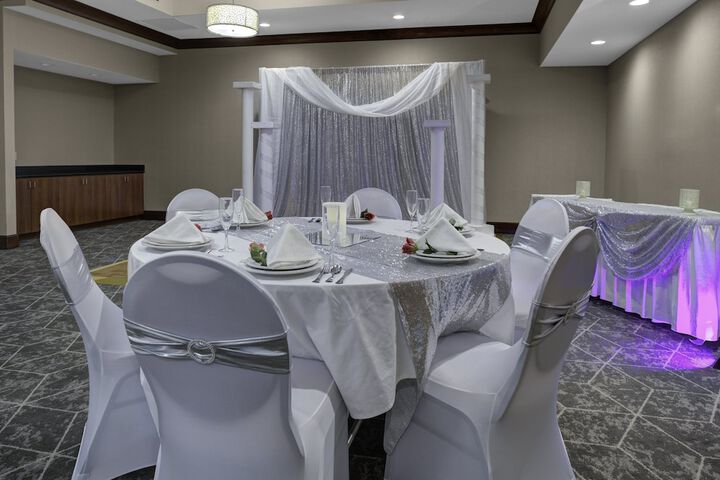 Ballroom/Hall 40 of 44