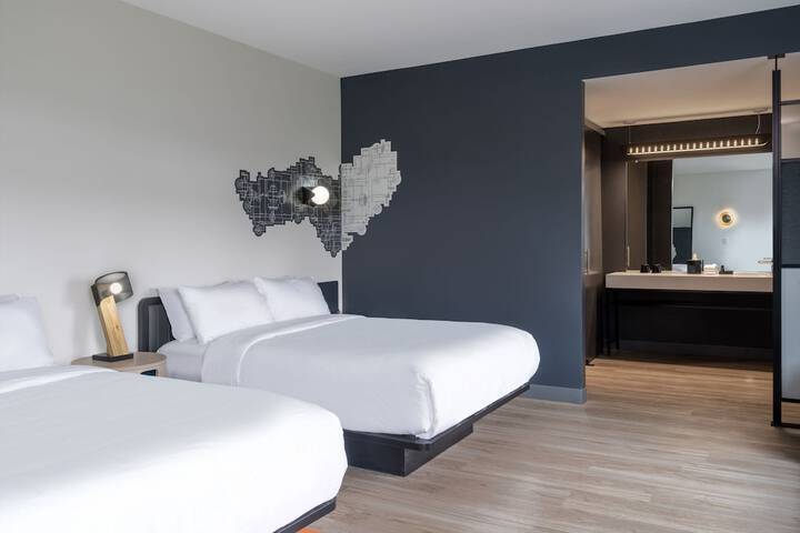Room 10 of 28
