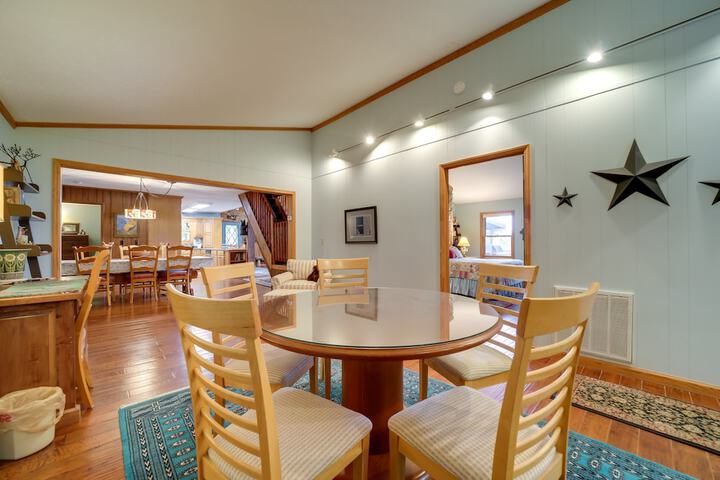Robbinsville Vacation Rental w / Covered Balcony