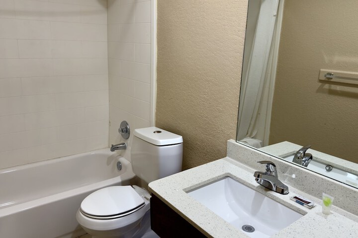 Room 19 of 38