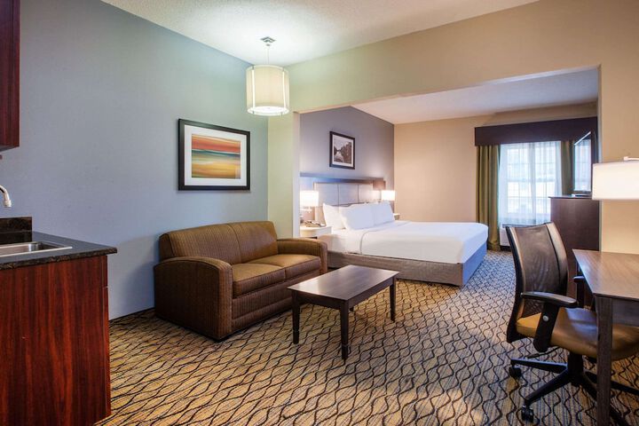 Wingate by Wyndham Roseville / Detroit