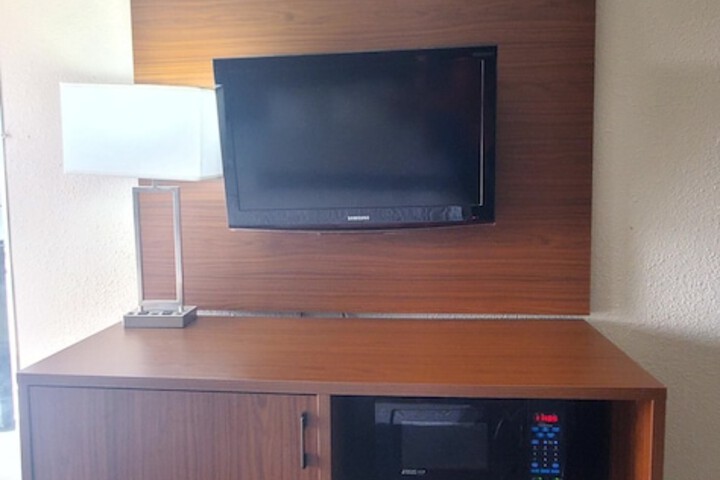 Room 12 of 19