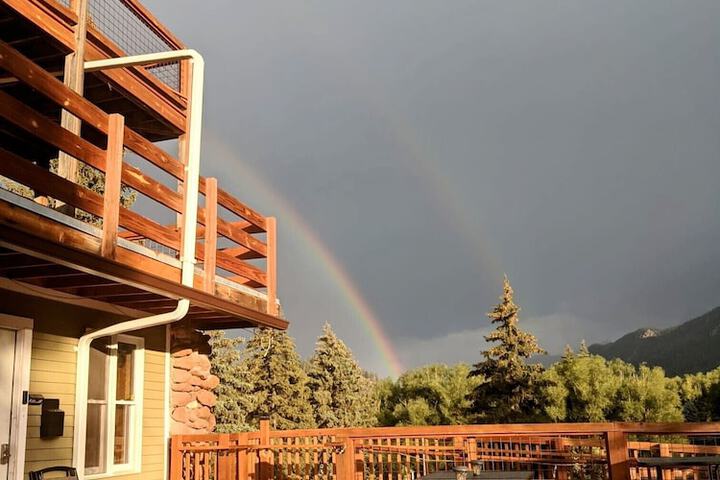 The Green Mountain Falls Lodge