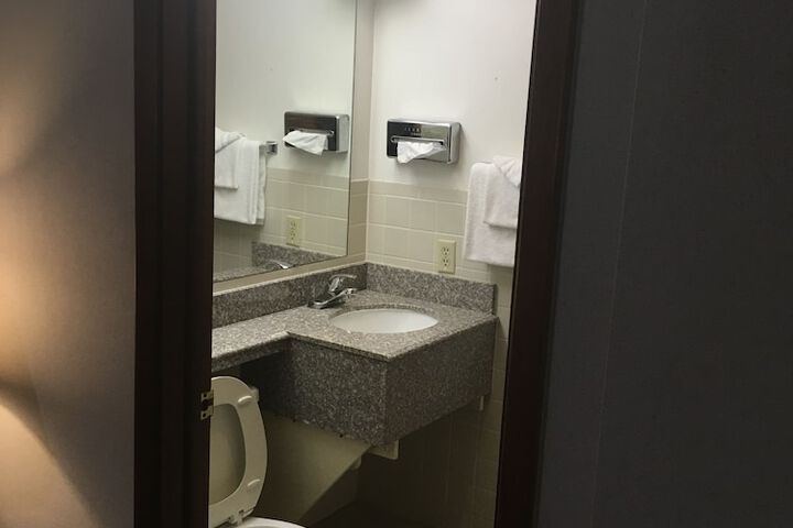 Room 12 of 27