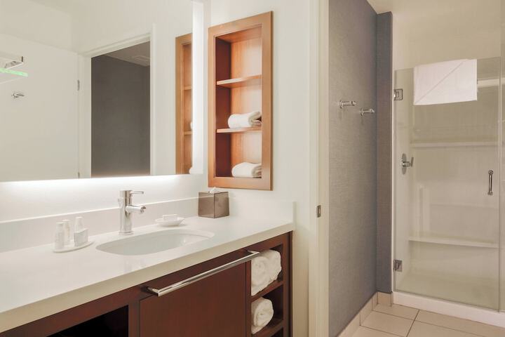 Room 13 of 32