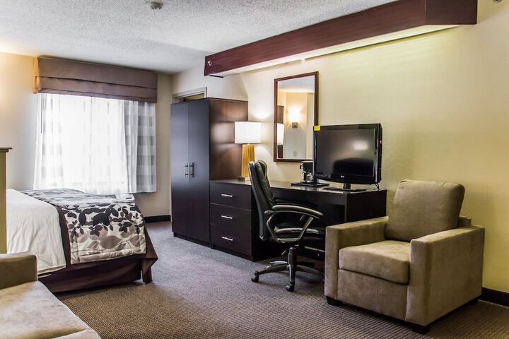 Room 13 of 33