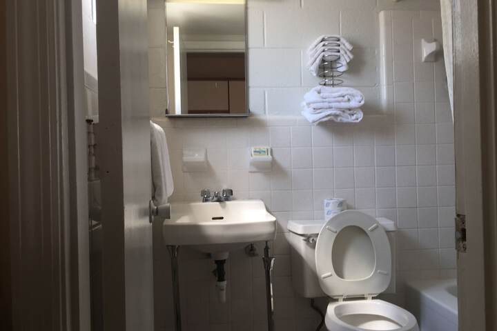 Room 21 of 62
