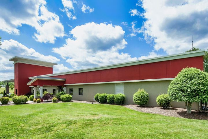 Days Inn & Suites by Wyndham Johnson City