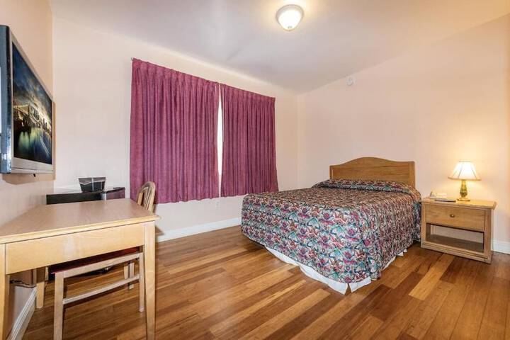 Room 20 of 33