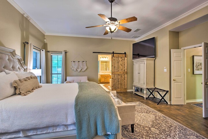 Happy Trails Hideout w / New Bunk House & Hot Tub!