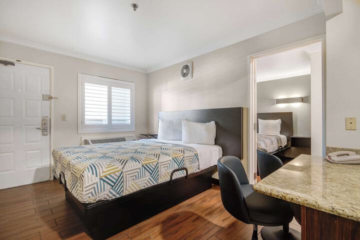 Room 22 of 48