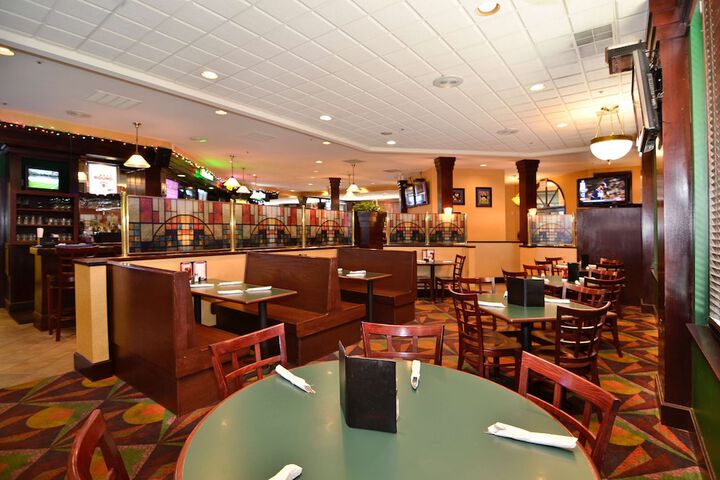 Dining 18 of 23