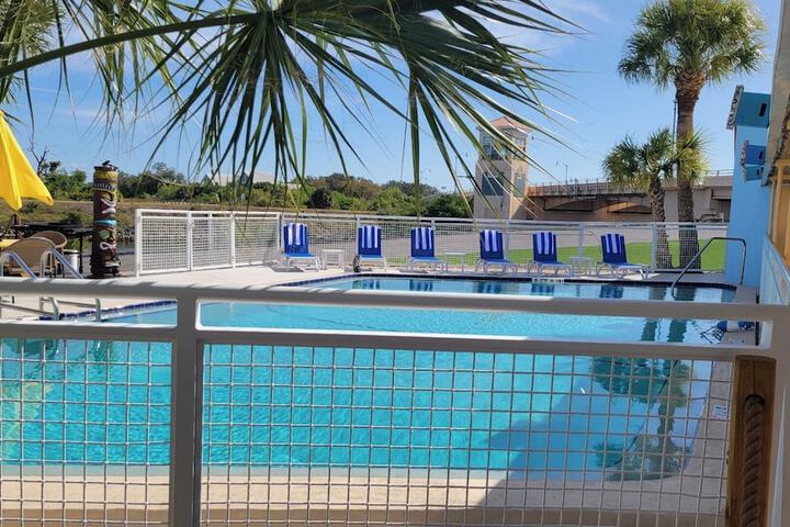 Pool 10 of 51