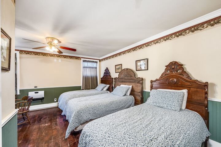 Room 9 of 89