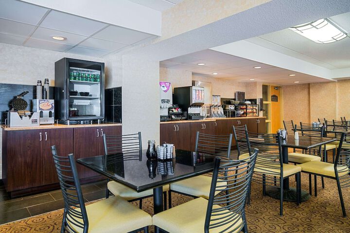 Ramada Hotel & Conference Center by Wyndham Plymouth