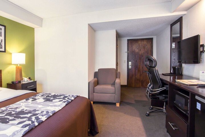 Room 18 of 30
