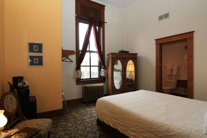 Town Hall Inn