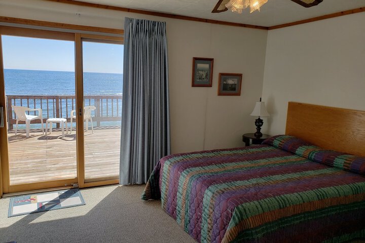 Algoma Beach Motel