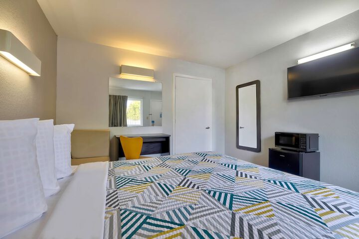 Room 18 of 26