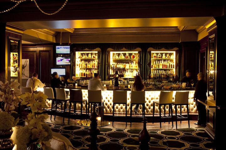 Lounge 100 of 110