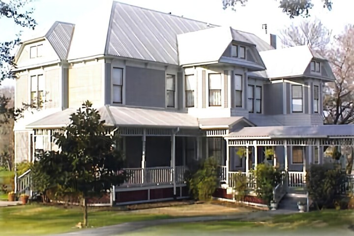 INN ON THE CREEK