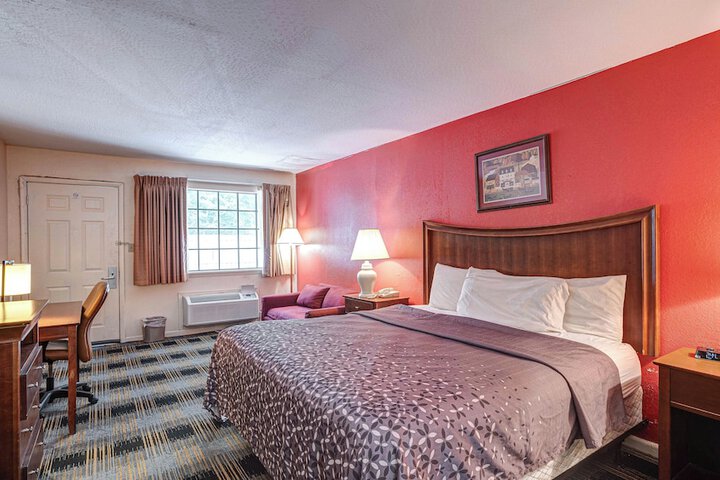 Room 33 of 40