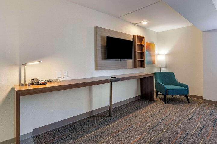 Room 16 of 36