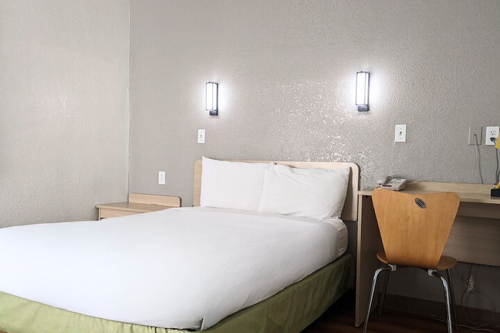 Room 48 of 61