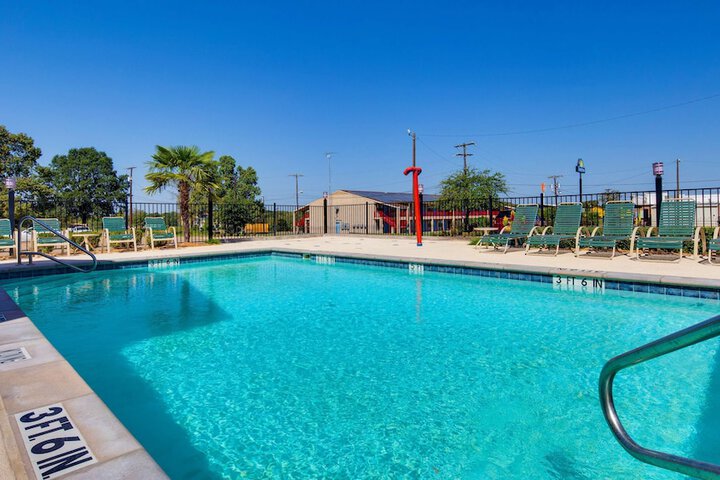 Pool 4 of 25