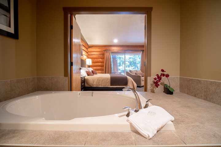 Tigh-Na-Mara Seaside Spa Resort