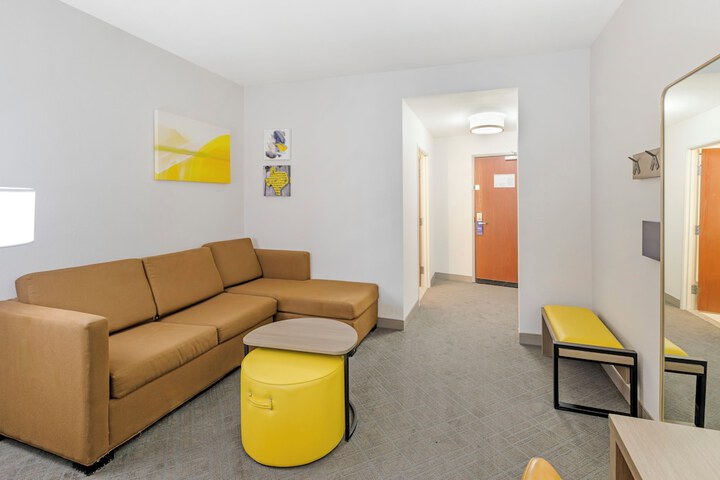 Room 14 of 27