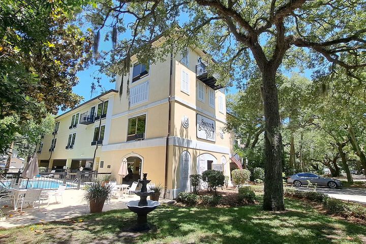 Saint Simons Inn by the Lighthouse