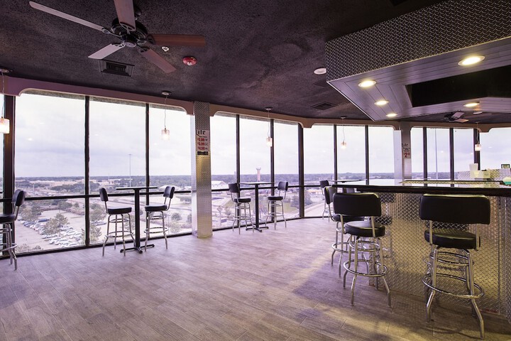 Lounge 96 of 105
