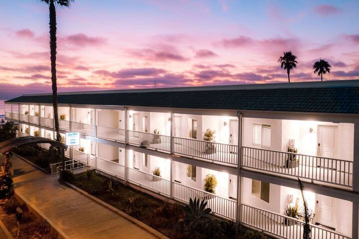 Del Mar Beach Hotel
