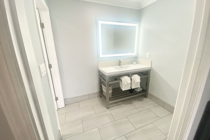 Room 43 of 69