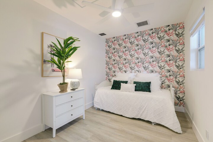 Intracoastal Getaway! North Palm Beach Apartment