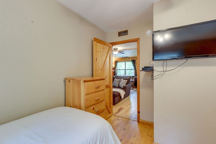 Remote Escape: Murphy Cozy Cabin in the Woods