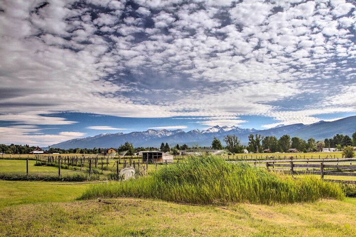 Rustic Hamilton Farmhouse: Stunning Mtn Views