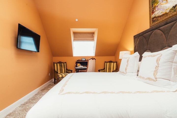 Room 34 of 109