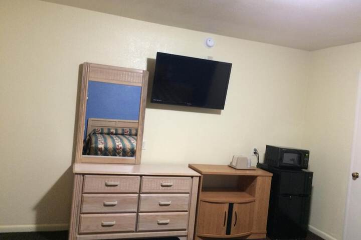Room 18 of 37