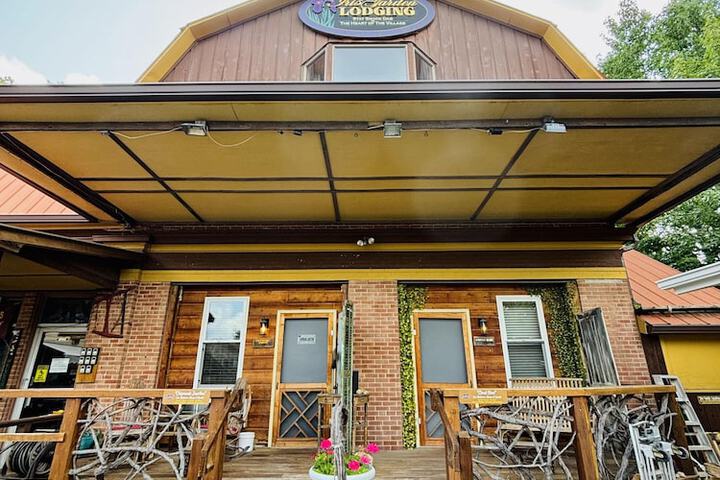 The Iris Garden Downtown Cottages and Suites