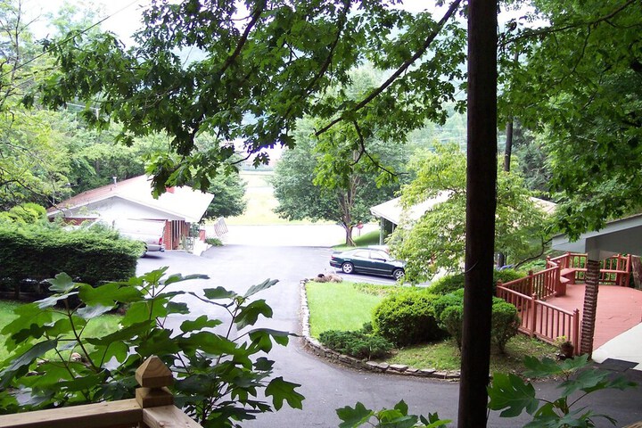 Mountain Aire Cottages Inn & Glamping