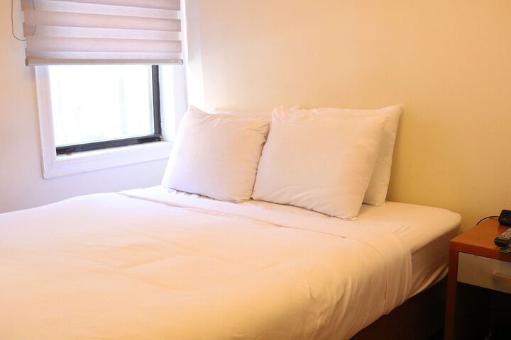 Room 8 of 35