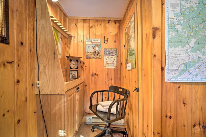 3-acre Lodge w / Snowmobile & Four-wheeling Trails