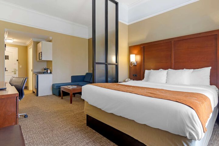 Comfort Suites Savannah North I-95