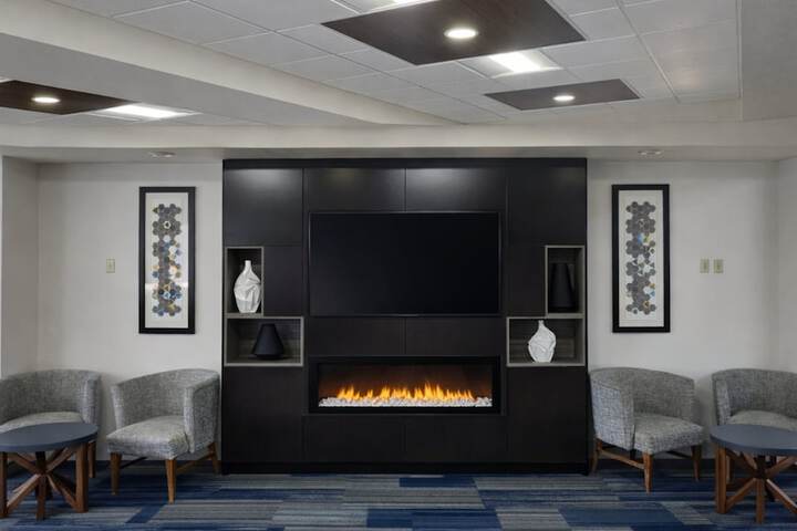 Holiday Inn Express & Suites Winner by IHG