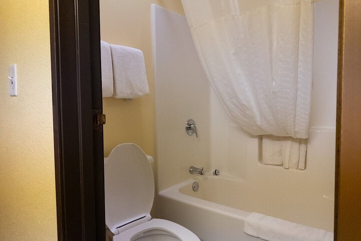 Baymont by Wyndham Battle Creek Downtown