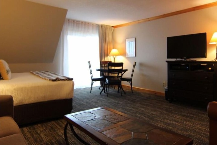 Selkirk Lodge